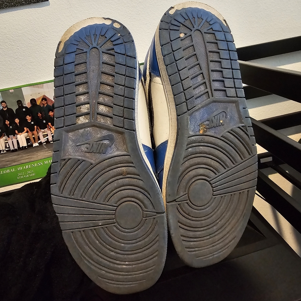 Air Jordan 1 Retro High - Picture 4 of 5